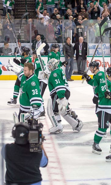 Stars' PA trolls Canucks by playing Nickelback for entire second period